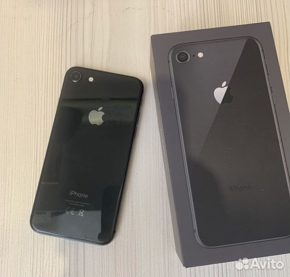 Телефон iPhone 8 64 gb