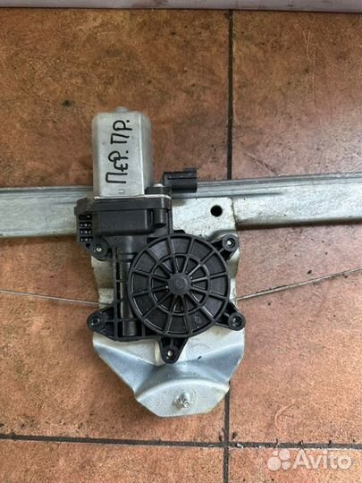 Стеклоподъёмник передний правый Renault Kaptur 1