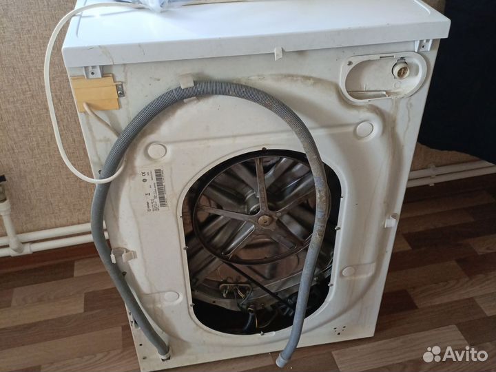 Машинка стиральная Indesit wisl85X на запчасти