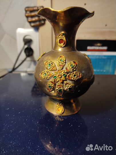 Бронзовая вазочка