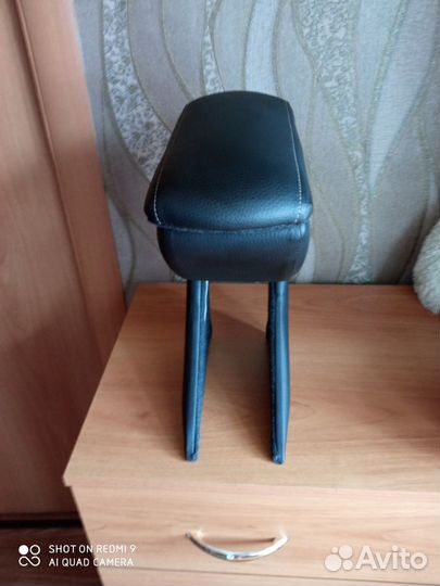 Подлокотник