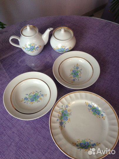 Чайник и сахарница Дулево