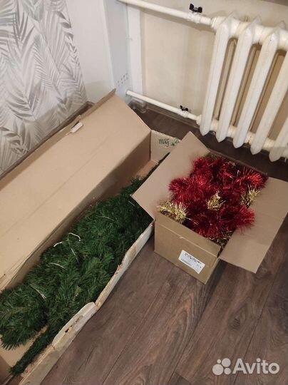 Елка искусственная 180 + коробка игрушек