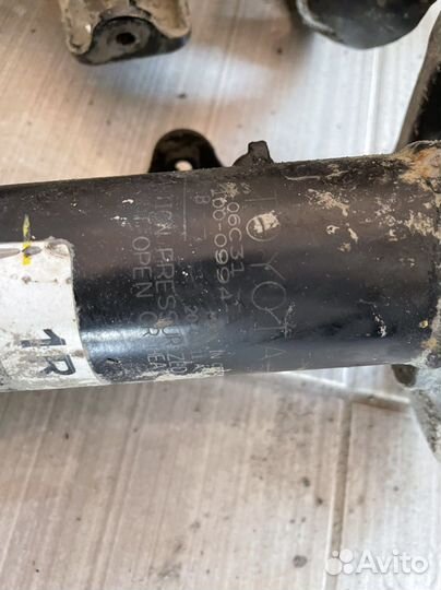 Стойка camry 70 передняя правая б/у