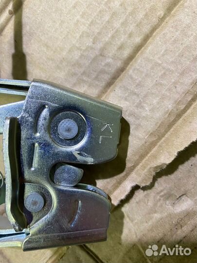 Замок сидений право лево Toyota Camry 70