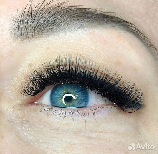 Модель на наращивание ресниц