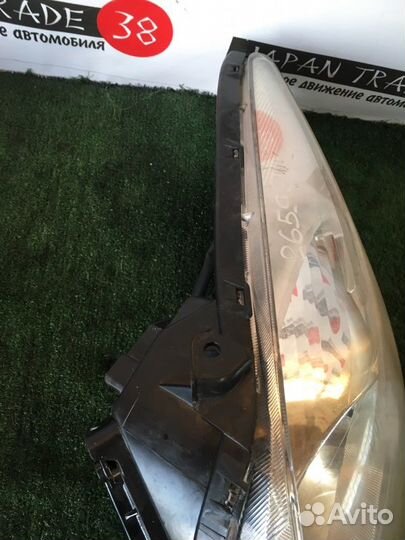 Фара правая Toyota Vitz SCP90 2SZ-FE