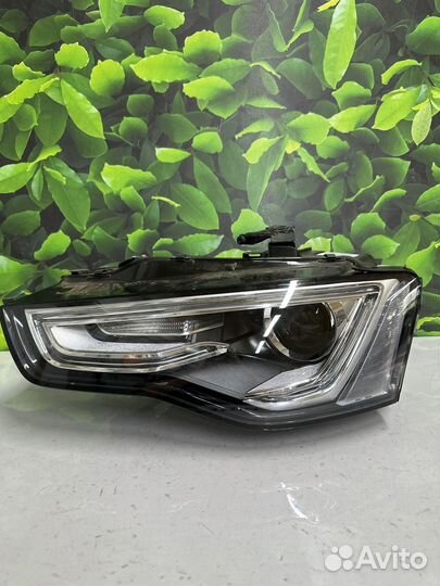 Audi A5 8T фара левая