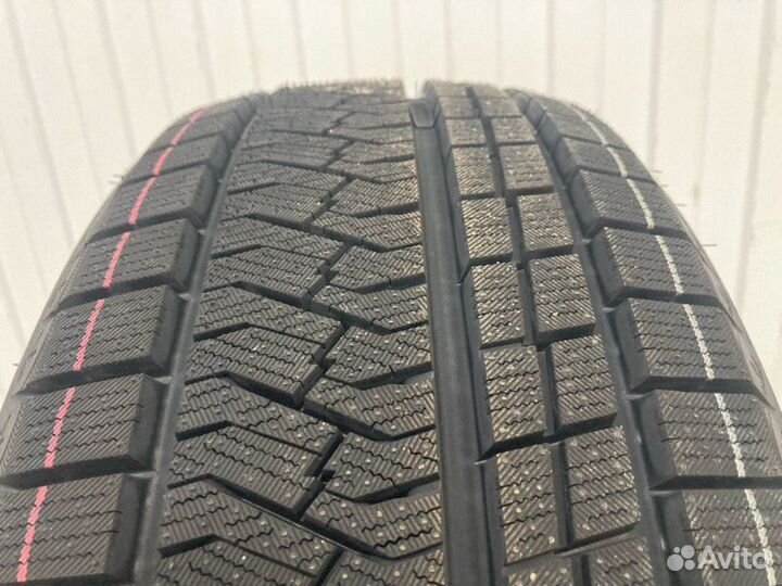 Triangle Trin PL02 215/50 R18