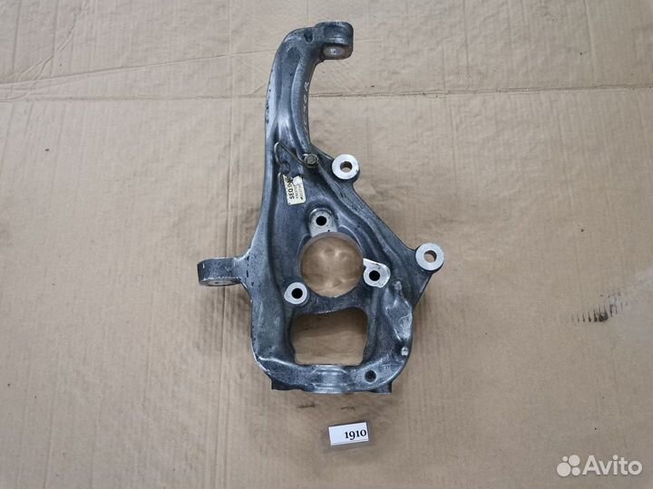 Кулак поворотный правый