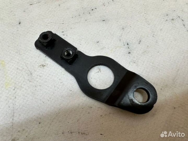 Кронштейн трубки теплообменника Volkswagen Golf