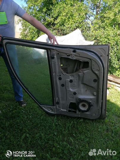 Передняя правая дверь на вольво хс90