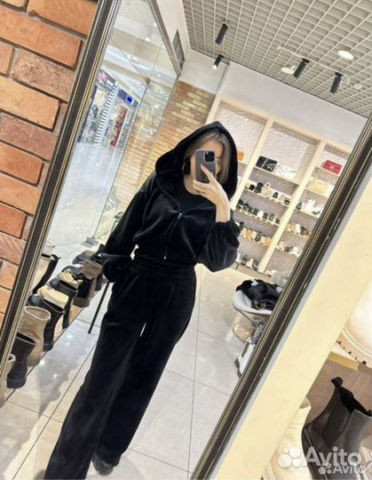 Велюровый спортивный костюм