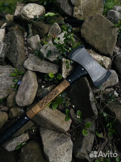 Топор двусторонний