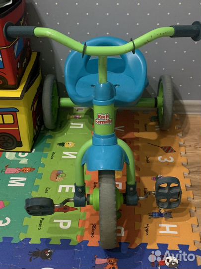 Детский трехколесный велосипед