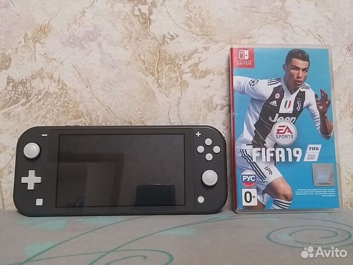 Nintendo switch lite+fifa 19