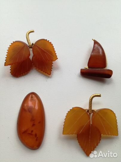 Из янтаря советские броши