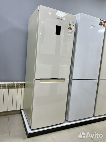 Холодильник Samsung RB33A32N0SA