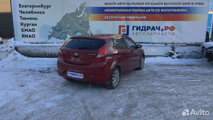 Крышка зеркала внутренняя правая Hyundai Solaris 8