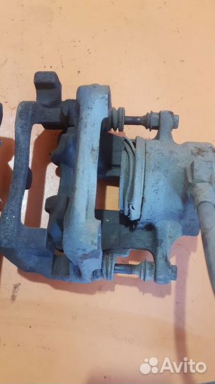 Суппорт тормозной передний на Mercedes W202