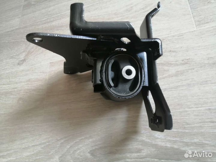 Подушка двигателя новая Toyota Ractis