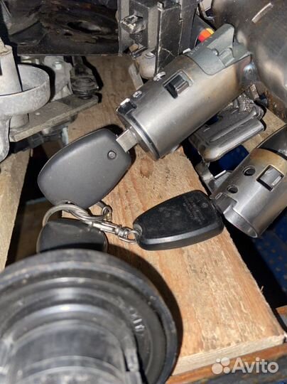 Замок зажигания Renault Logan