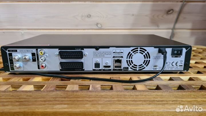 Спутниковый ресивер Humax vhdr-3000S