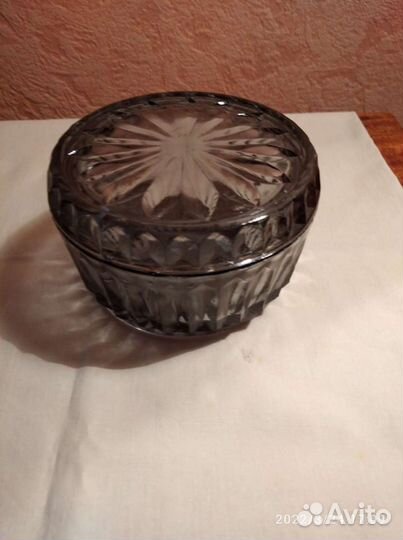 Сахарница и молочник