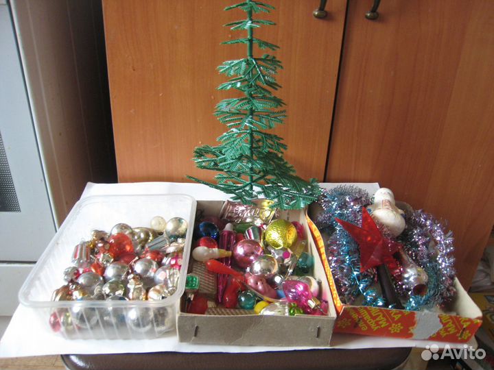 Мини елка с игрушками