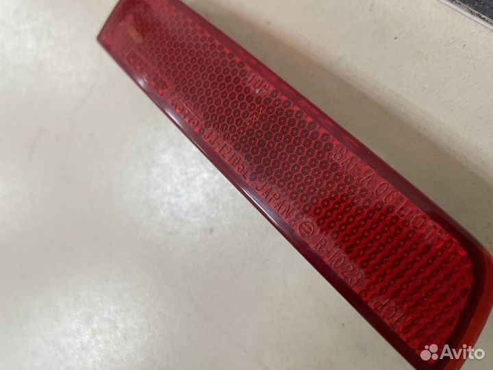 Отражатель в бампер задний левый Infiniti FX/QX70