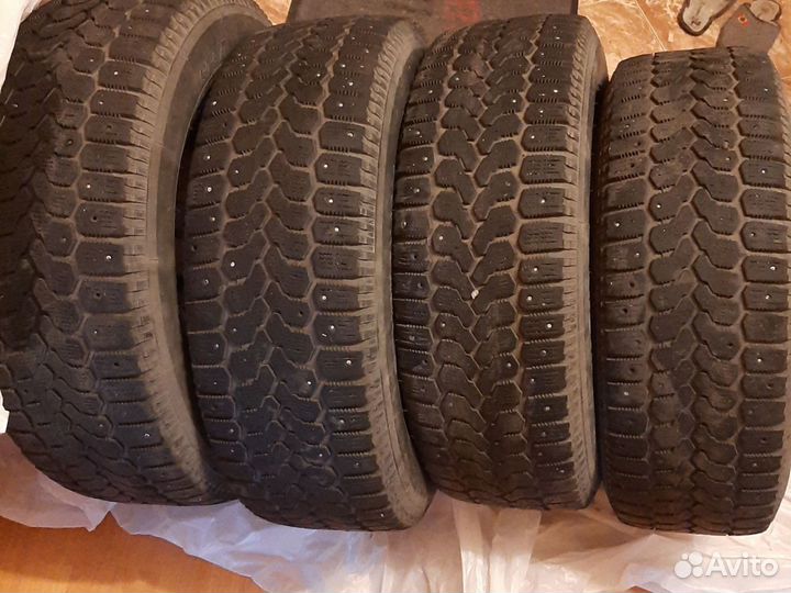 Yokohama IceGuard Stud IG65 215/65 R16