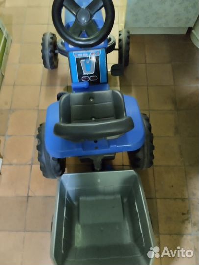 Детский трактор с педалями