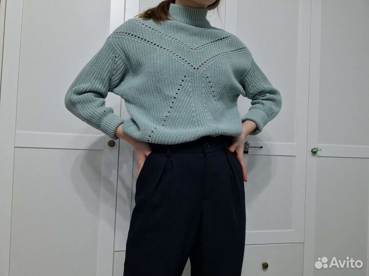 Светло-голубой свитер