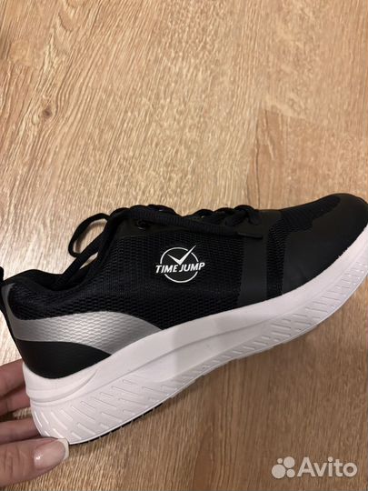 Кроссовки женские time jump