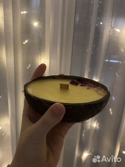 Свеча в кокосе