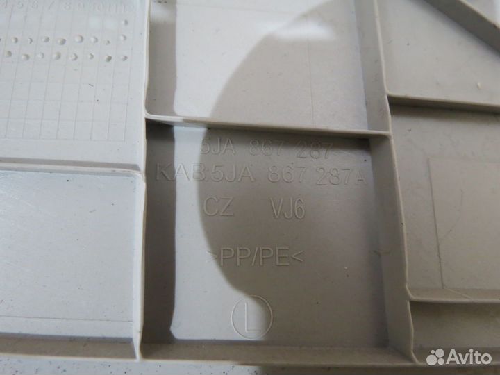 Обшивка задней стойки Skoda Rapid