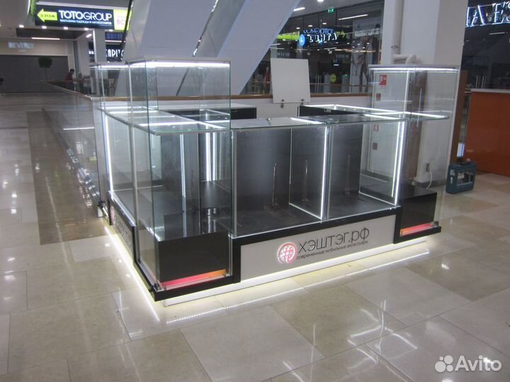 Торговый остров для продажи гаджетов и аксессуаров