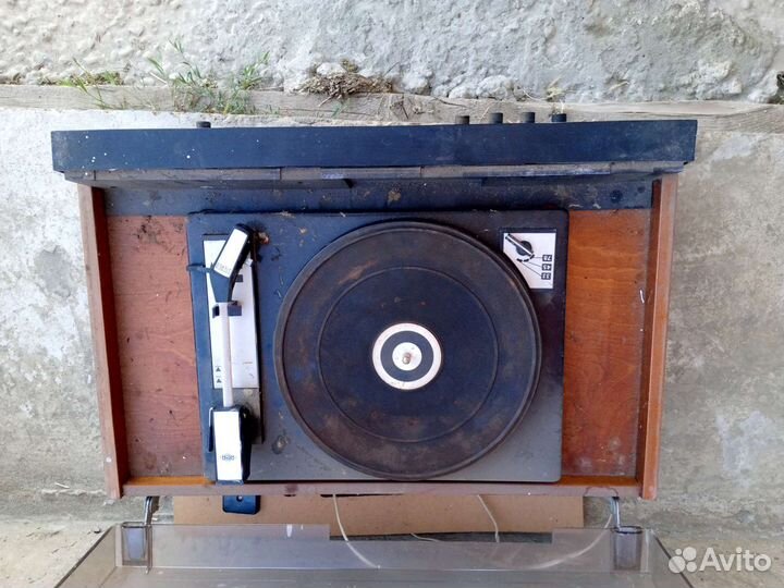 Проигрыватель винила Вега