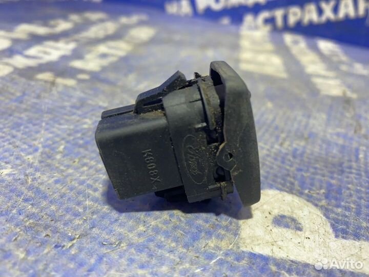 Кнопка стеклоподъемника Ford Focus 2 седан 2006