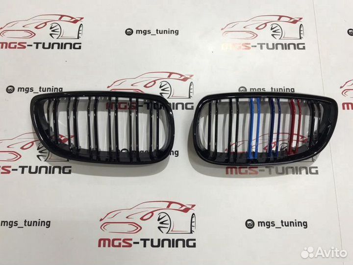 Ноздри BMW 3 E92 05-10г Черный глянец с триколором
