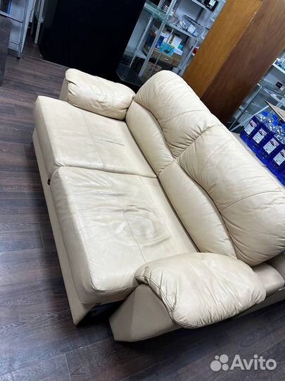 Кожаный диван бу