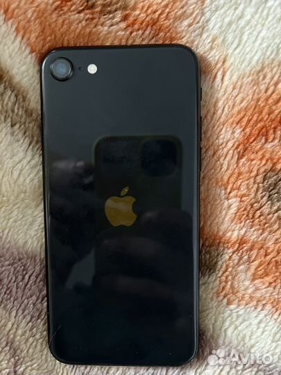 iPhone SE, 64 ГБ