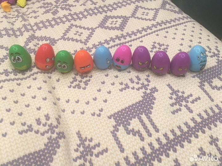 Смурфики, домино, прилипал наклейки маша и медведь