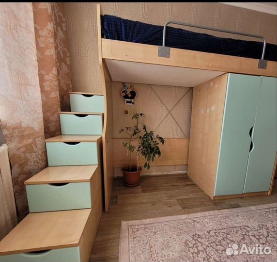 Двухярусная кровать детская с рабочей зоной б/у