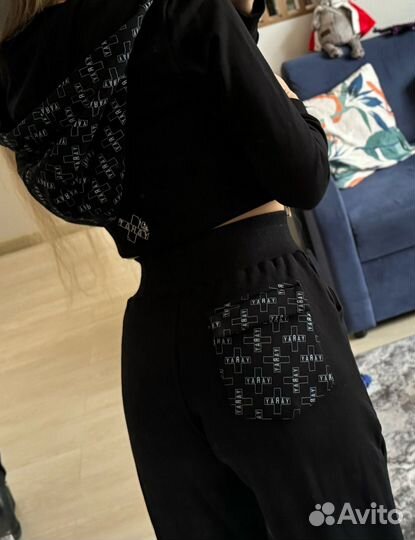 Костюм женский