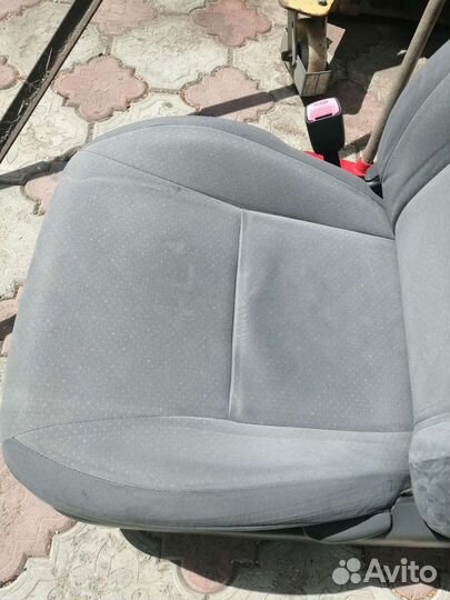 Сиденья prius nhw20, левый руль