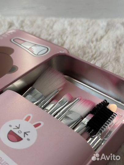 Набор кистей для макияжа в металлическом боксе