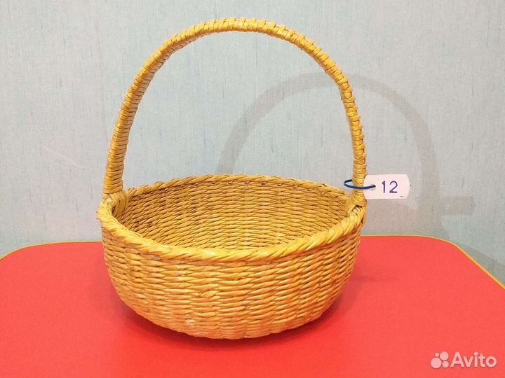 Корзина плетеная из бумажной лозы