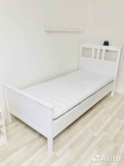 Кровать б/у 90*200 икеа Хемнэс с матрасом икеа