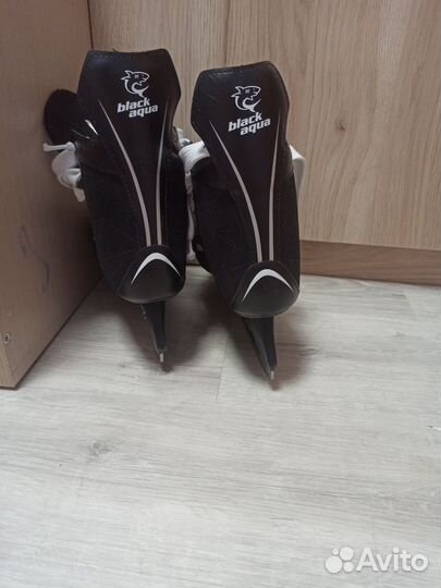 Коньки хоккейные